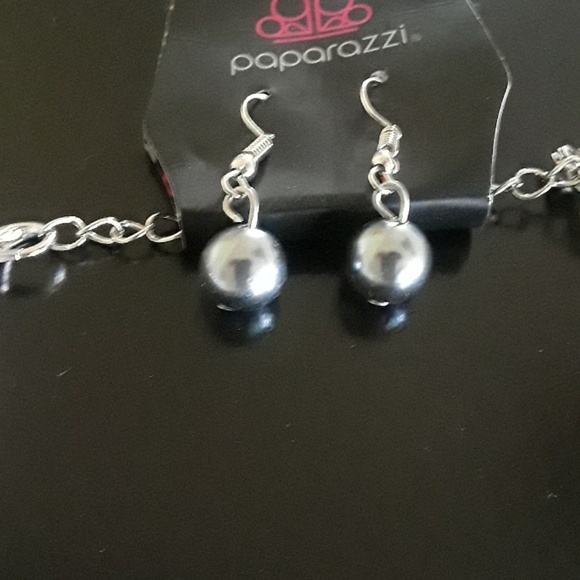 Classy Faux Pearl Set - Picture 2 of 4